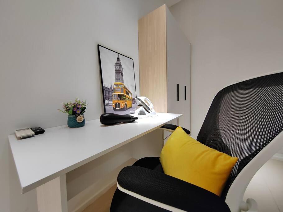 Arcoris Mont Kiara 2#163 Retails # Premium Corner 2-bedroom With Balcony Apartment