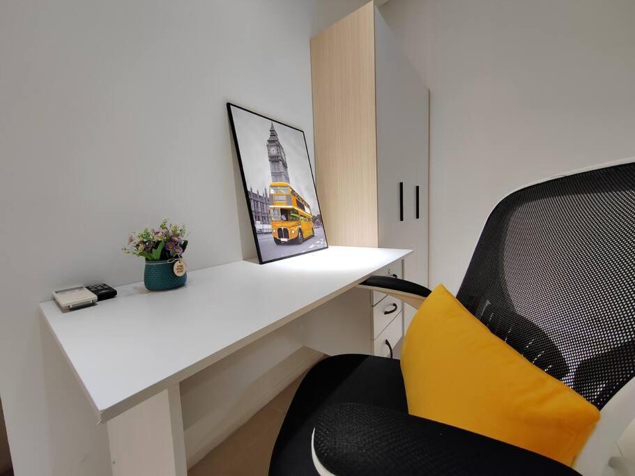 Arcoris Mont Kiara 2#163 Retails # Premium Corner 2-bedroom With Balcony Apartment Kuala Lumpur