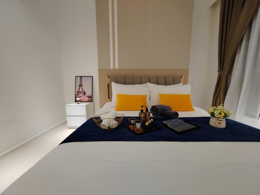 Apartment Arcoris Mont Kiara 2#163 Retails # Premium Corner 2-bedroom With Balcony Kuala Lumpur